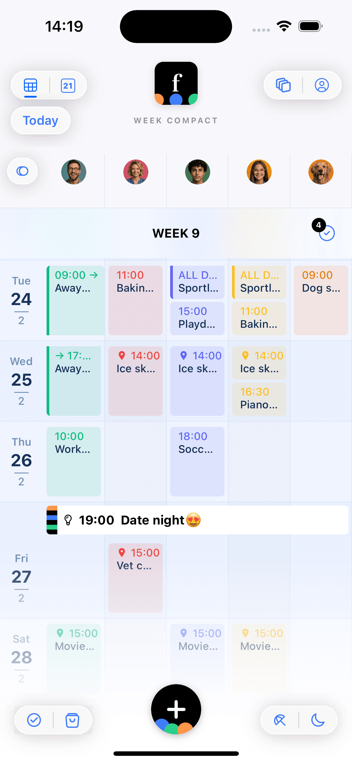 Famnly familjekalender i ljust tema